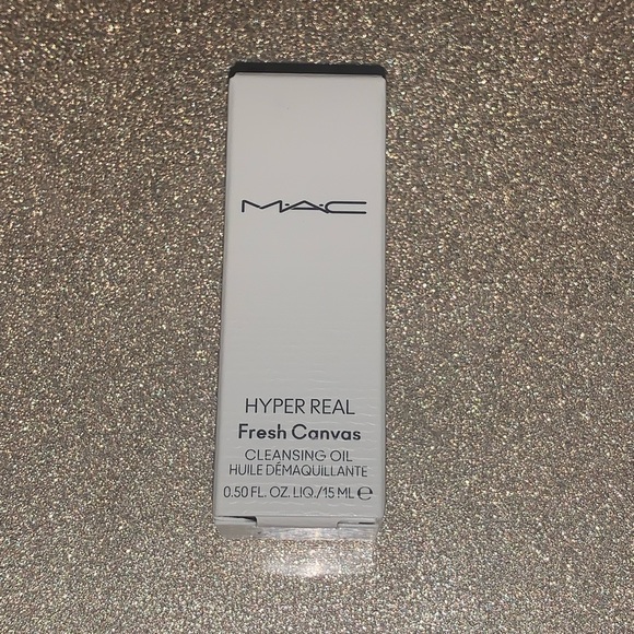 🍒2/$28 or 3/$38🍒 MAC Hyper Real Fresh Canvas Cleansing Oil - Picture 2 of 2